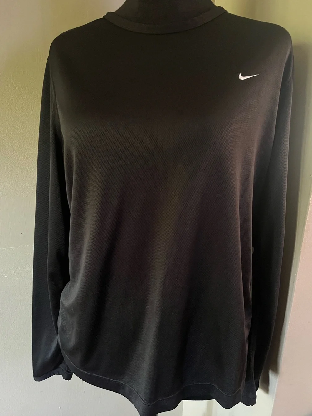 NWOT Boys L Nike Black Long Sleeve Athletic Top with White Swoosh heavy Dri-Fit